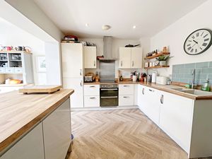 Kitchen- click for photo gallery